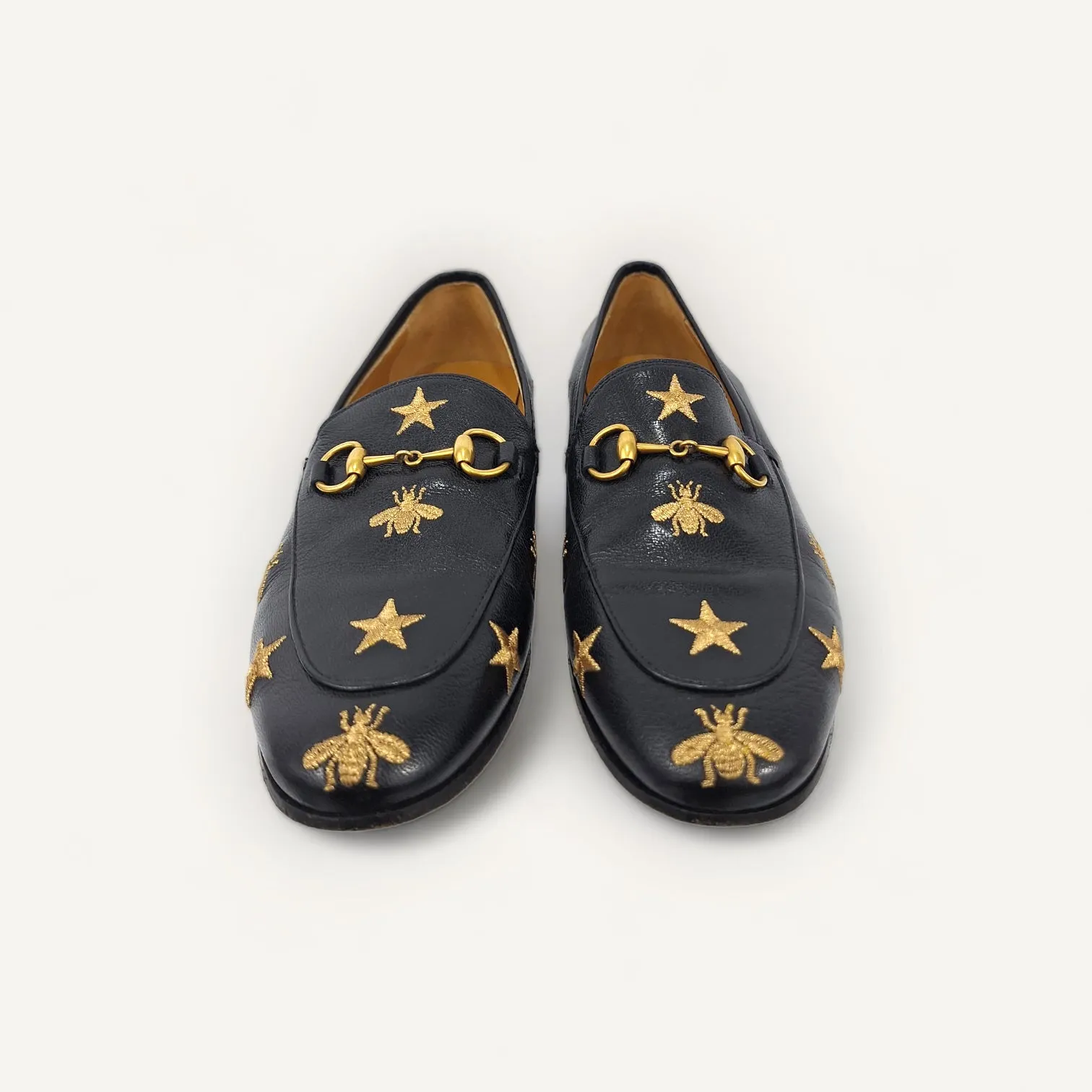 Mocassim Gucci Jordaan Horsebit Embroidered Bee Preto