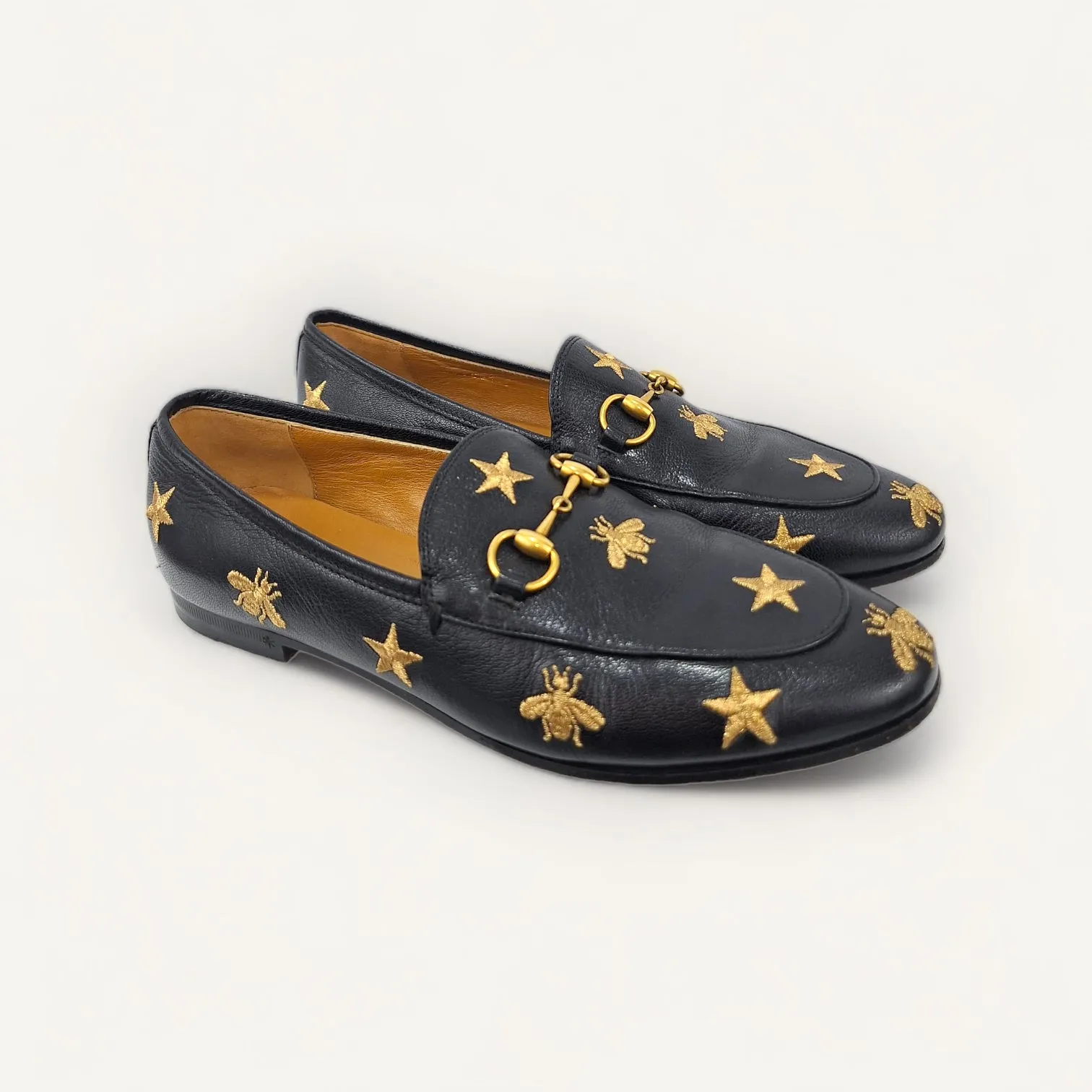 Mocassim Gucci Jordaan Horsebit Embroidered Bee Preto