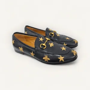 Mocassim Gucci Jordaan Horsebit Embroidered Bee Preto