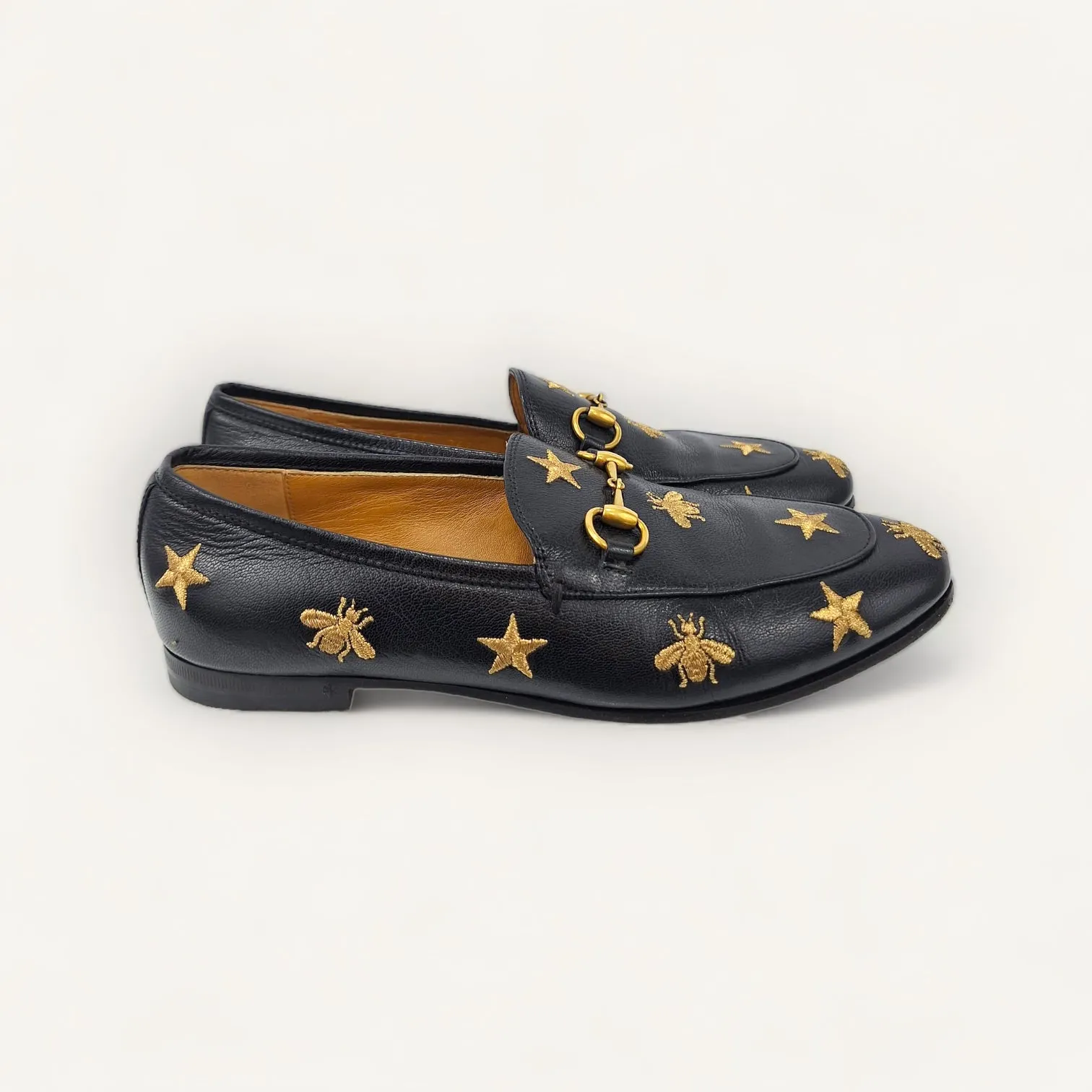Mocassim Gucci Jordaan Horsebit Embroidered Bee Preto
